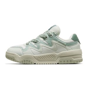 Low-top sneakers